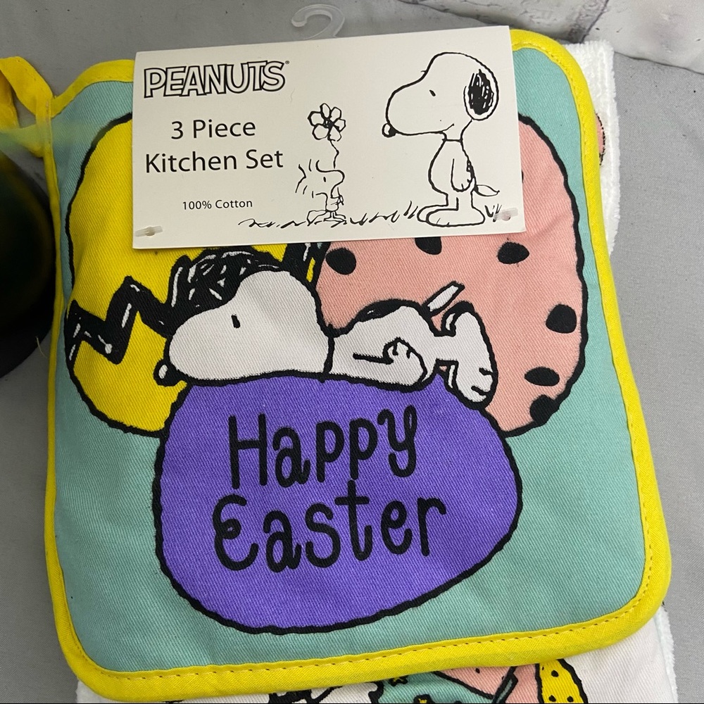 Snoopy 3 Piece Kitchen set, oven mitts, kitchen towel set Easter New - Picture 2 of 5